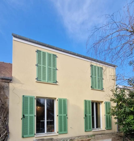 ADN Fermetures photo réalisation extérieure volets battant persienne aluminium vert